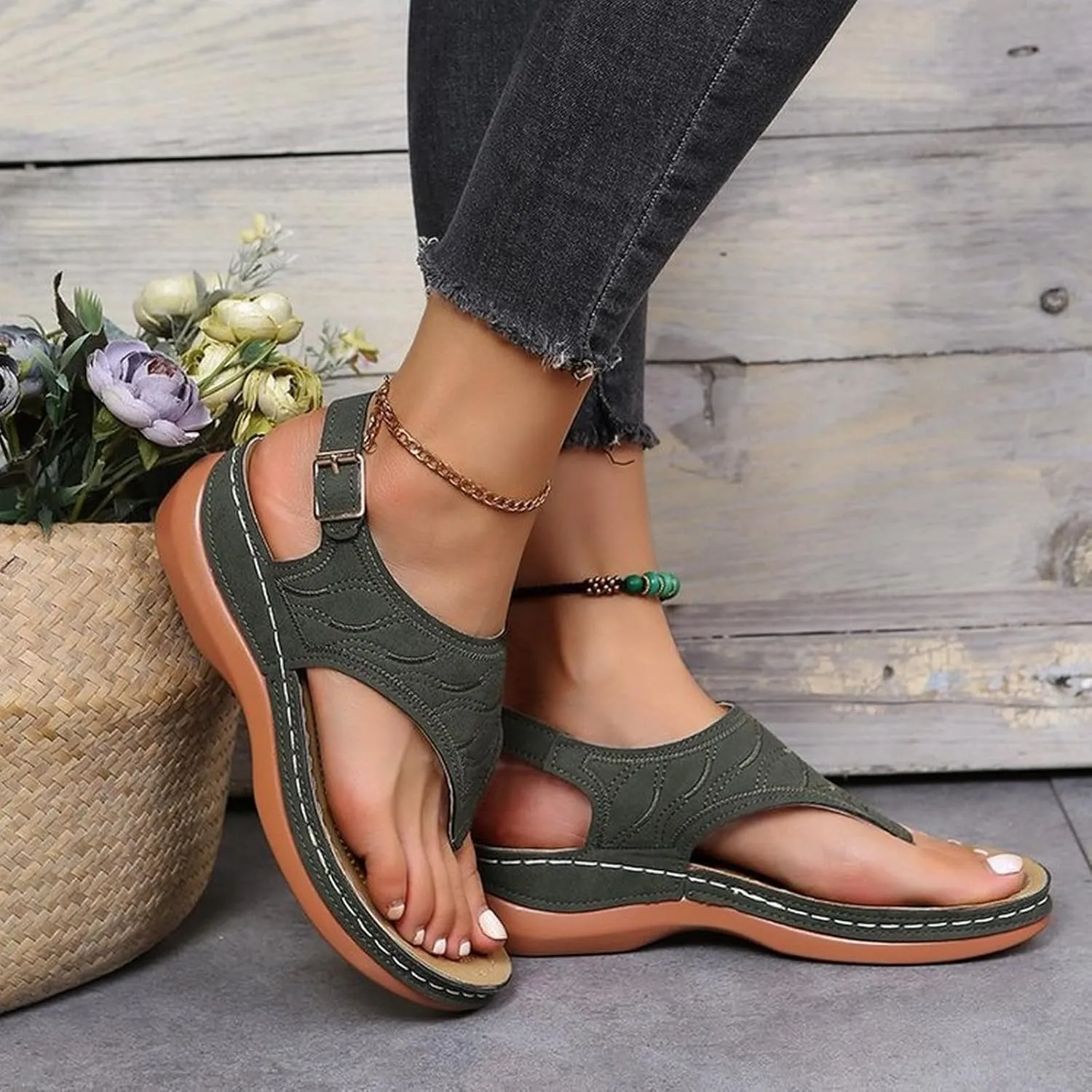 Flip Flops with Arch Support for Women Comfortable Casual Slip On Walking Orthopedic Sandals Trendy Adjustable Anti-Slip Wedge Sandals Dressy Summer Beach Flat Shoes