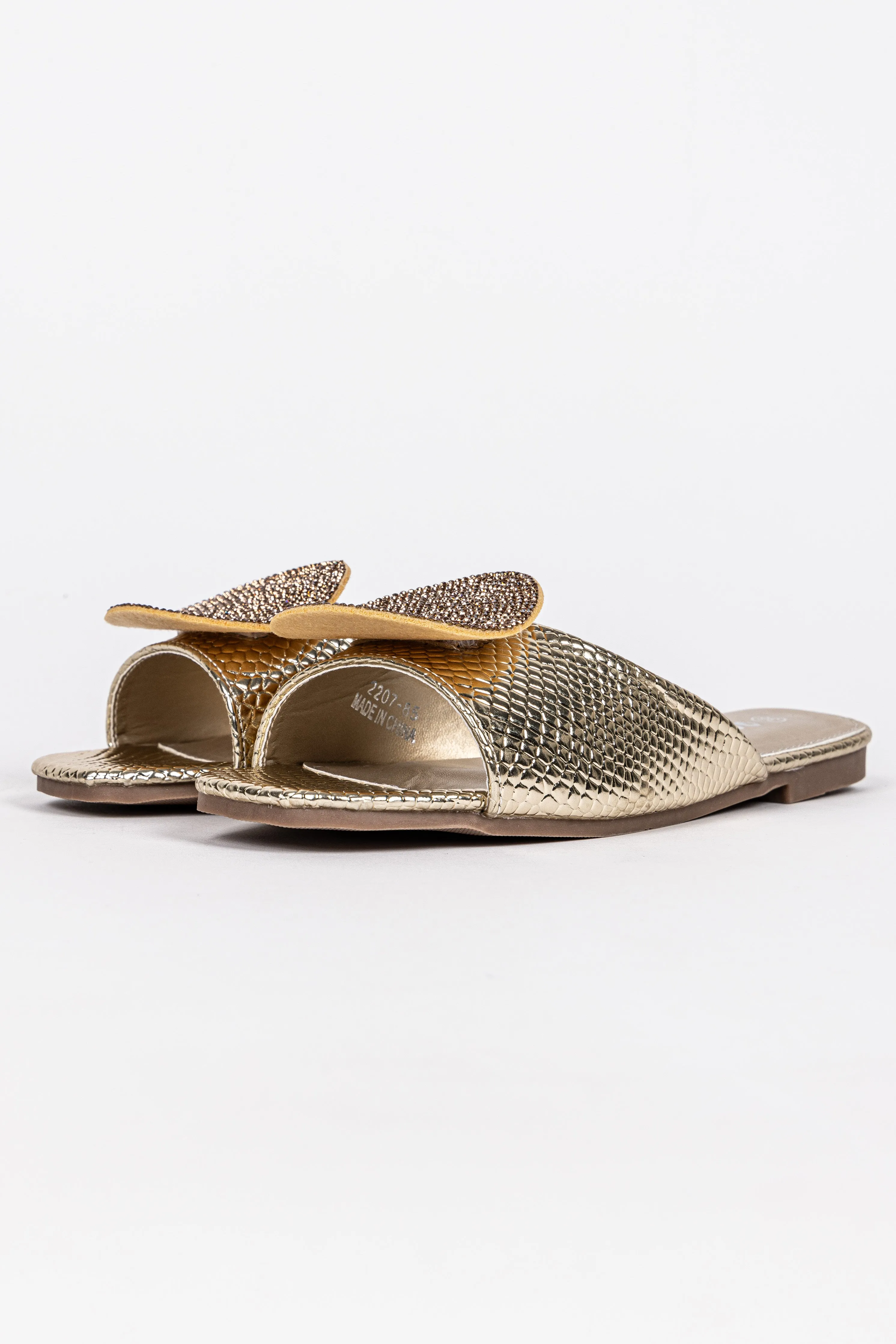 TEXTURED FLAT SANDALS