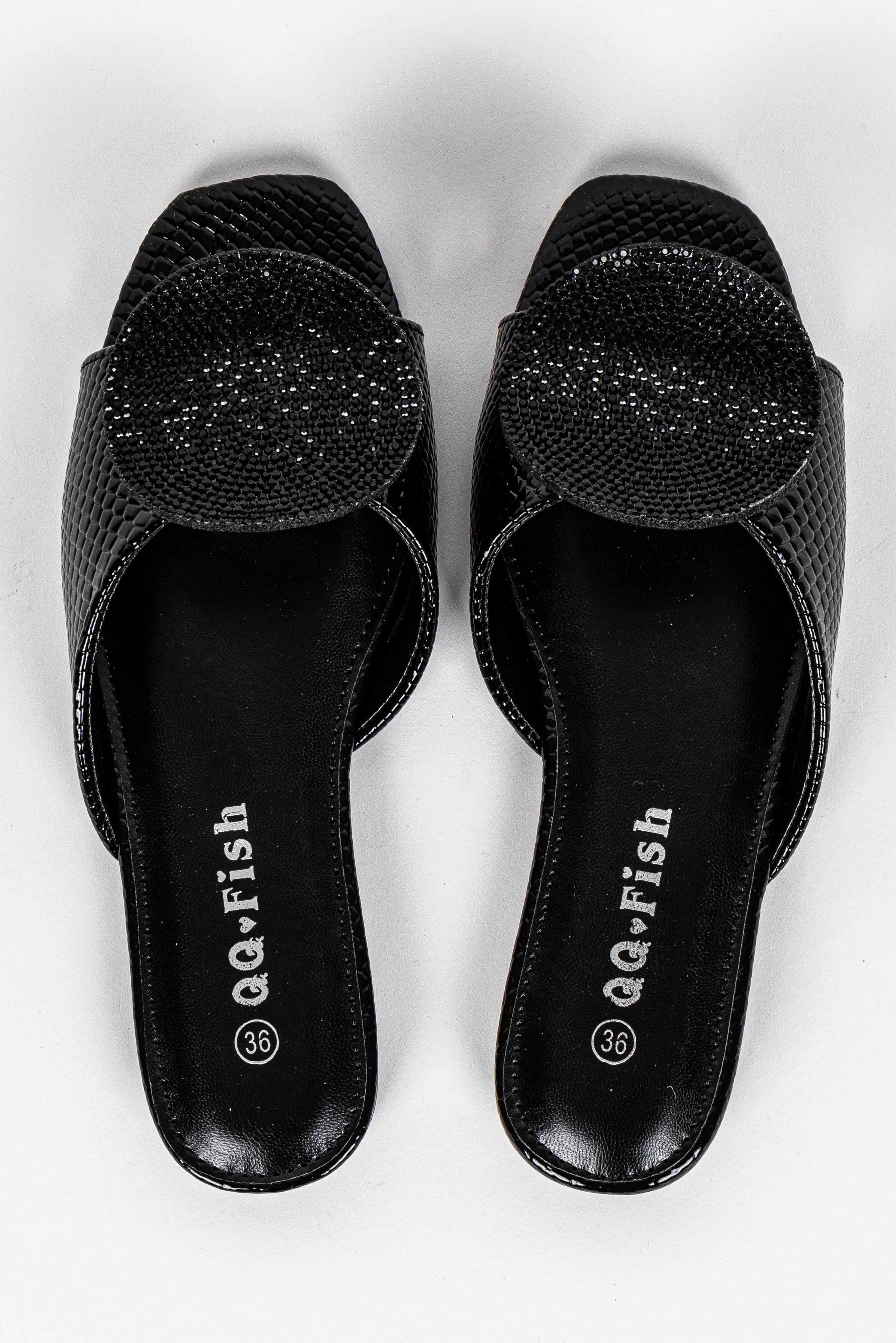 TEXTURED FLAT SANDALS